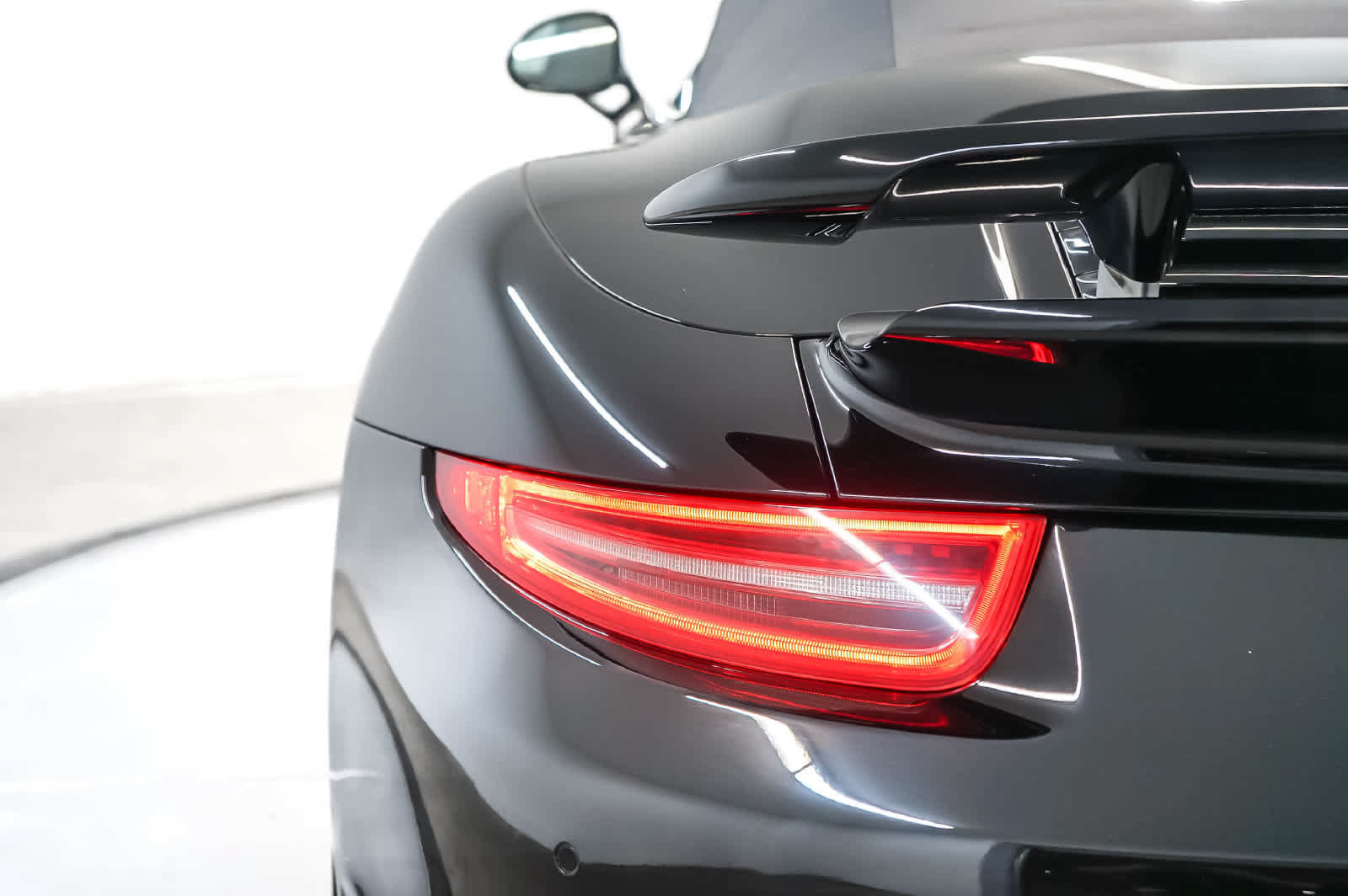 Certified 2015 Porsche 911 Turbo S AWD/4WD image 11