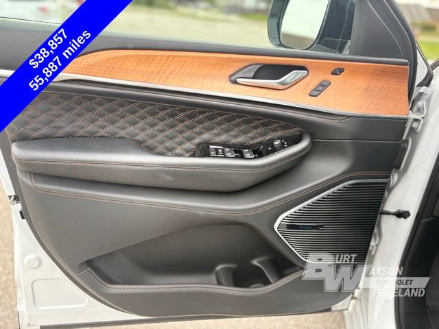 Used 2023 Jeep Grand Cherokee Summit AWD/4WD image 13