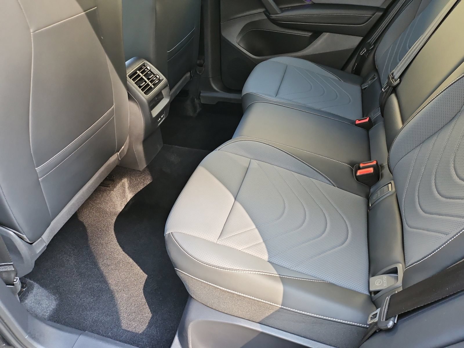 Used 2026 Volkswagen Tiguan SE AWD/4WD image 30