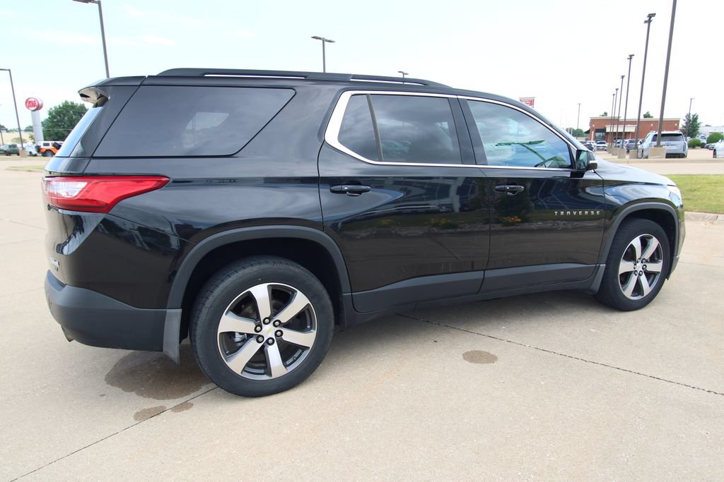Used 2019 Chevrolet Traverse LT w/ LPO, Blackout Package AWD/4WD image 5