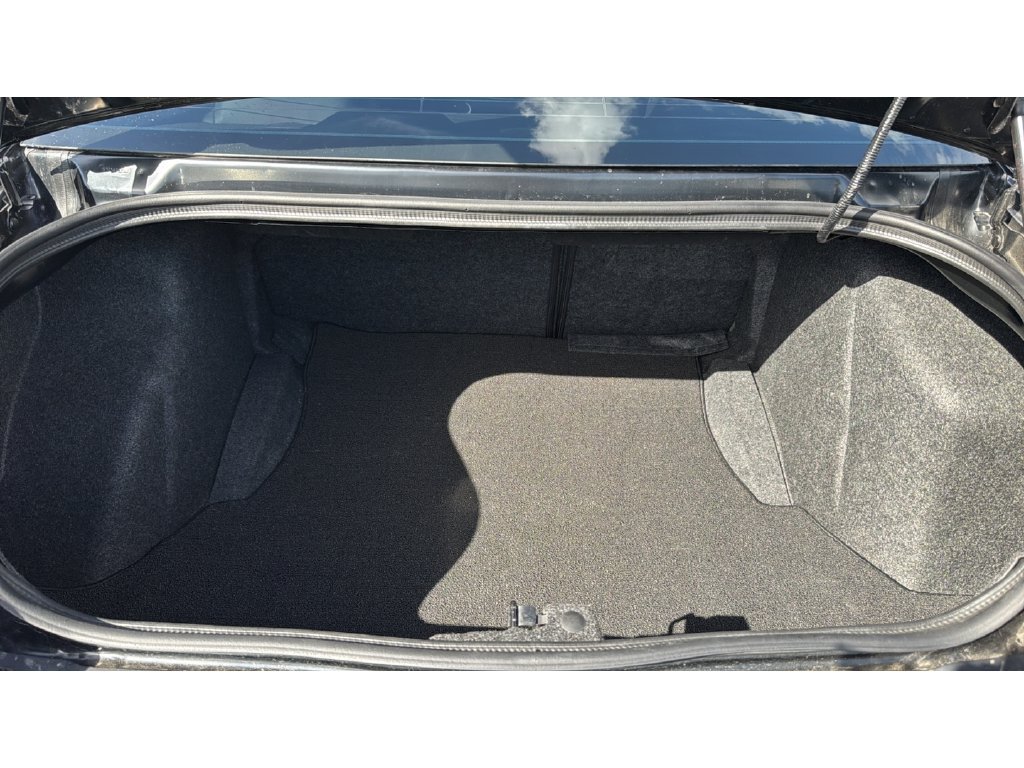 Used 2015 Dodge Challenger SRT RWD image 18