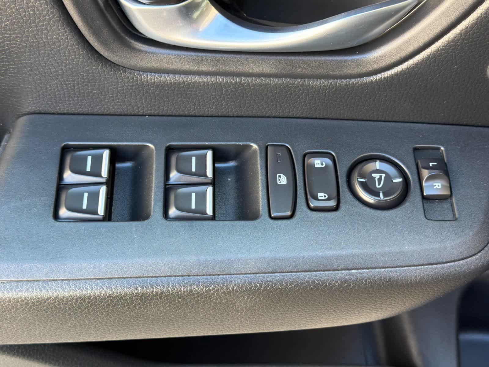 Used 2025 Honda Pilot EX-L image 13