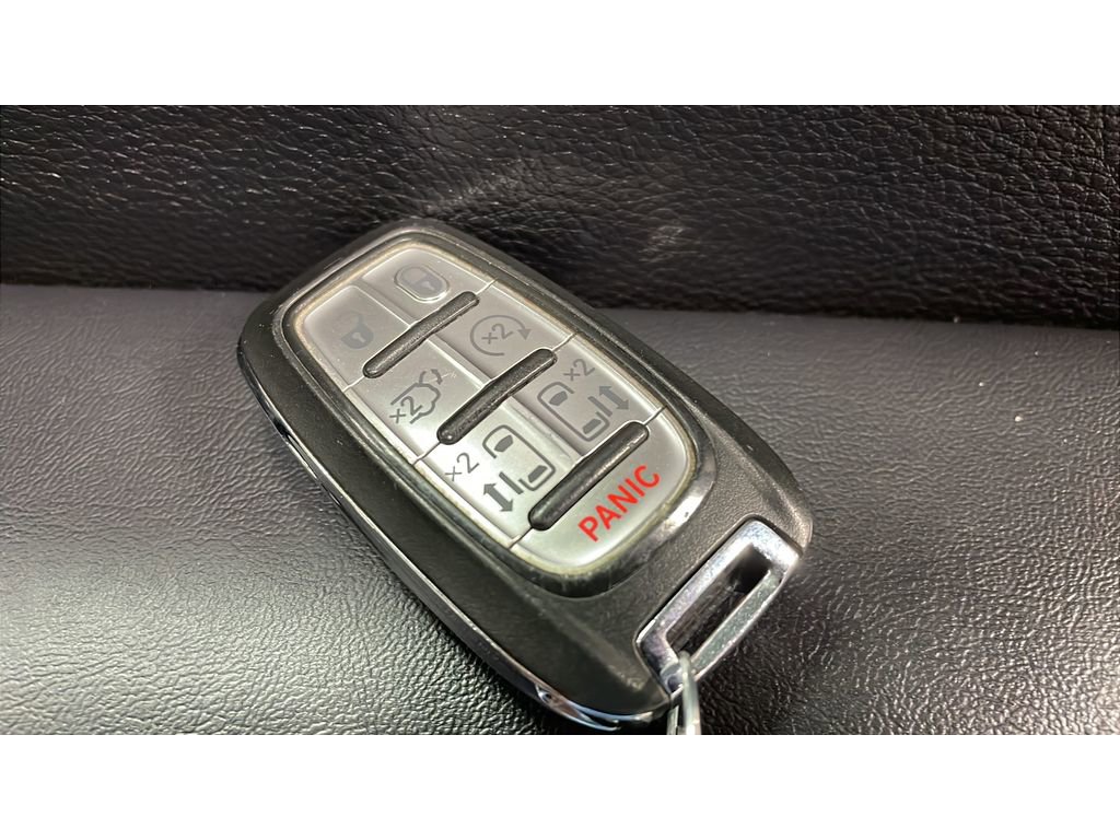 Used 2023 Chrysler Pacifica Touring image 18