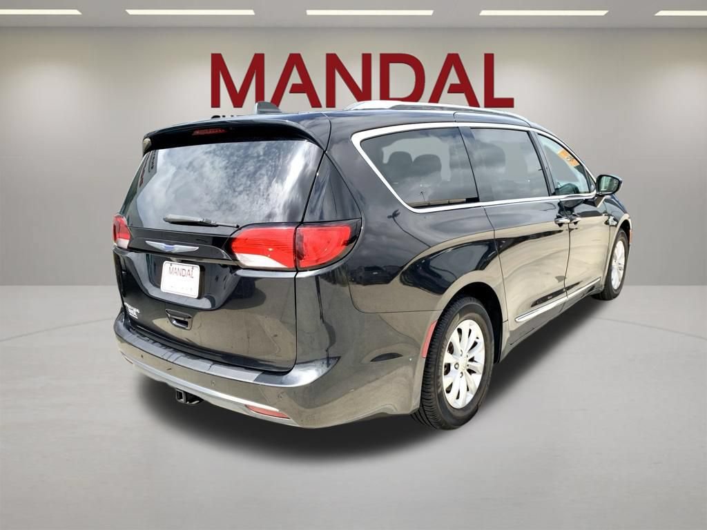Used 2018 Chrysler Pacifica Touring-L Plus FWD image 5