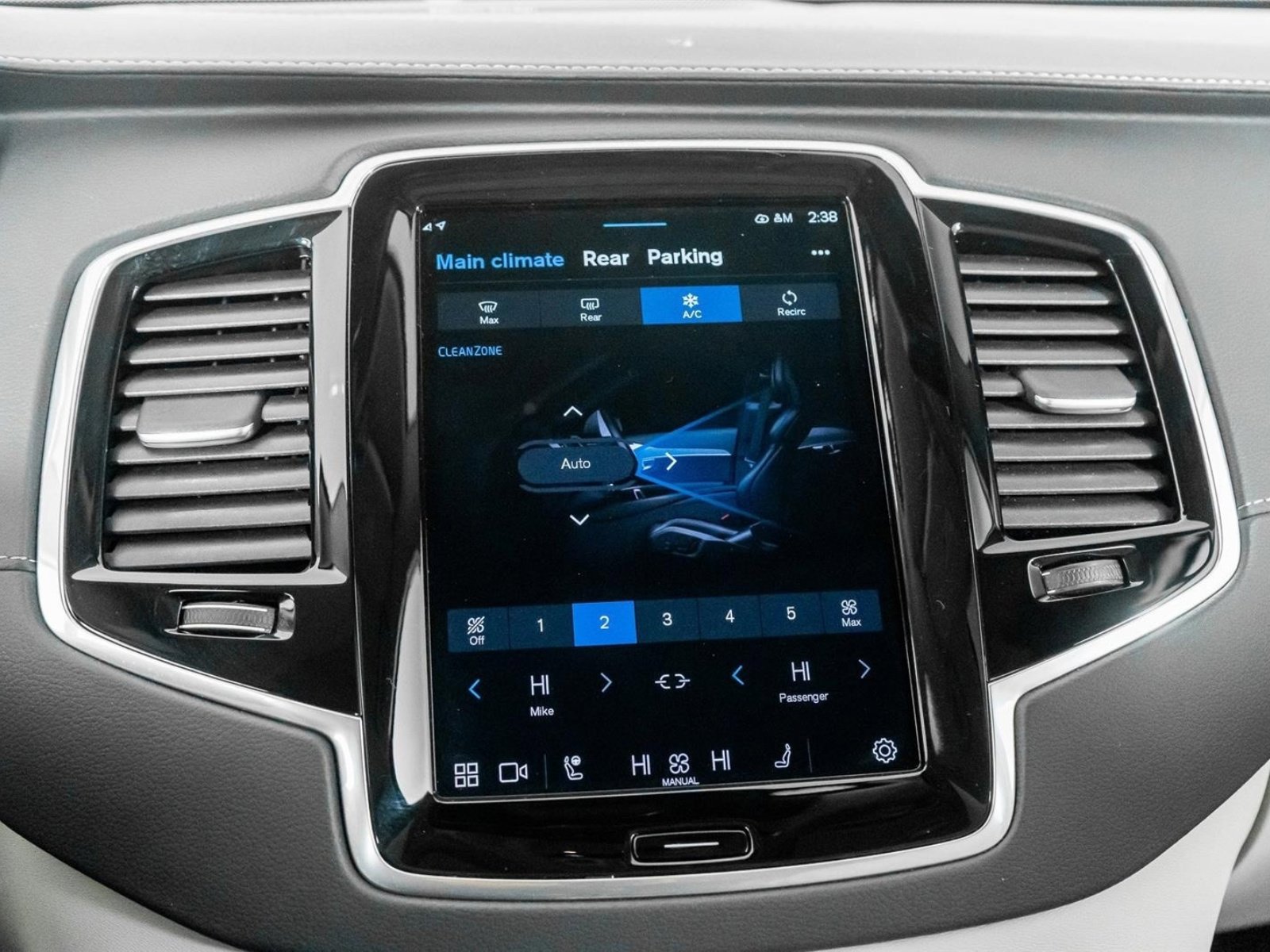 Used 2025 Volvo XC90 B6 Ultra w/ Protection Package Premier image 40