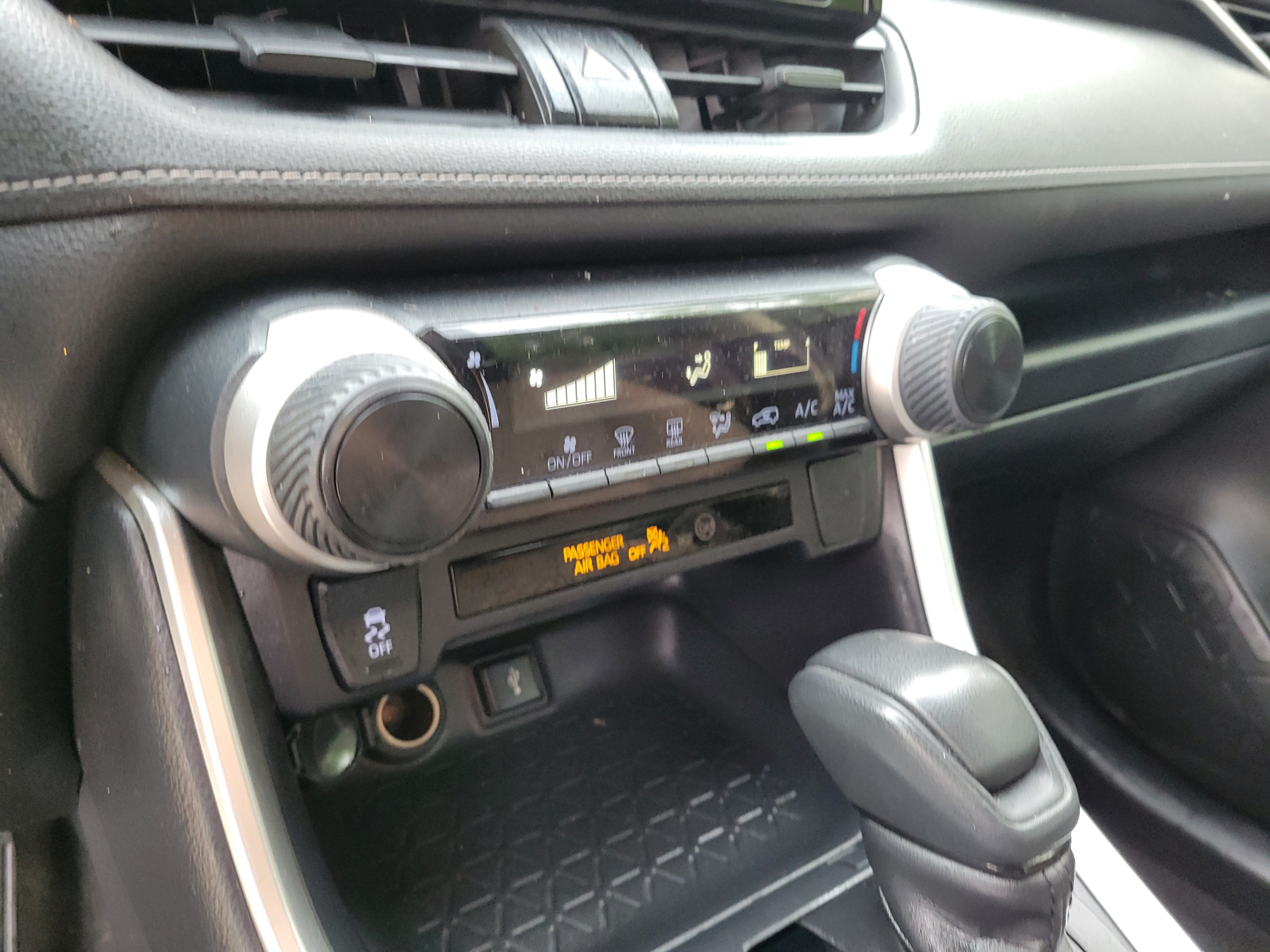 Used 2020 Toyota RAV4 LE w/ Carpet Mat Package FWD image 18