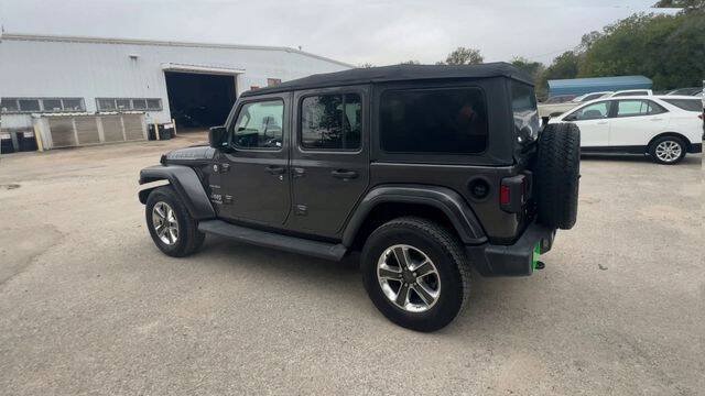 Used 2018 Jeep Wrangler Unlimited Sahara AWD/4WD image 6
