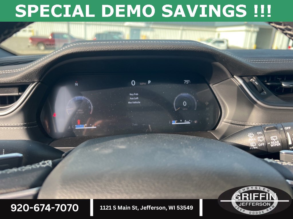 New 2025 Jeep Grand Cherokee Limited w/ Luxury Tech Group II image 21