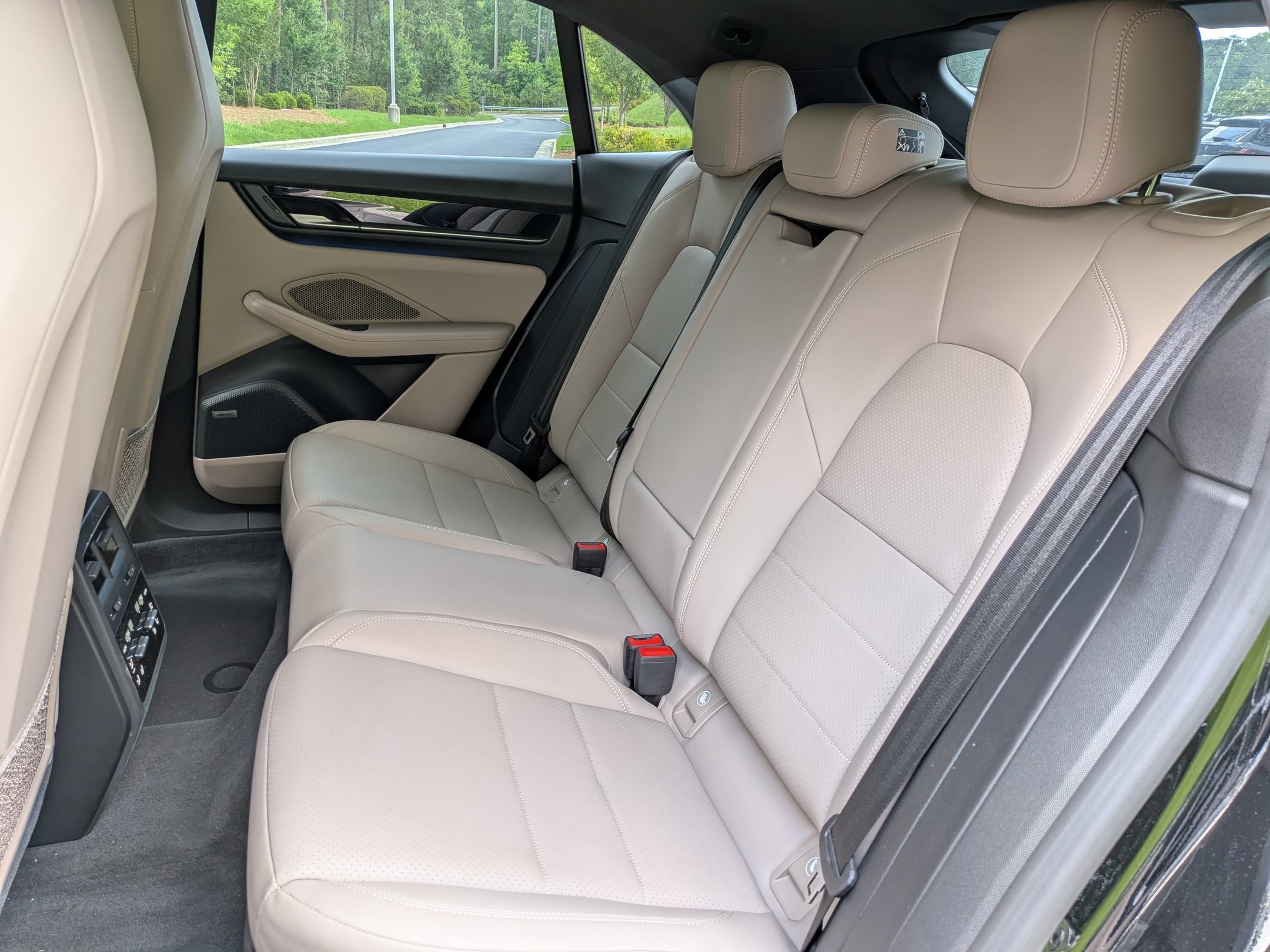 Used 2025 Porsche Macan 4 Electric AWD/4WD image 20