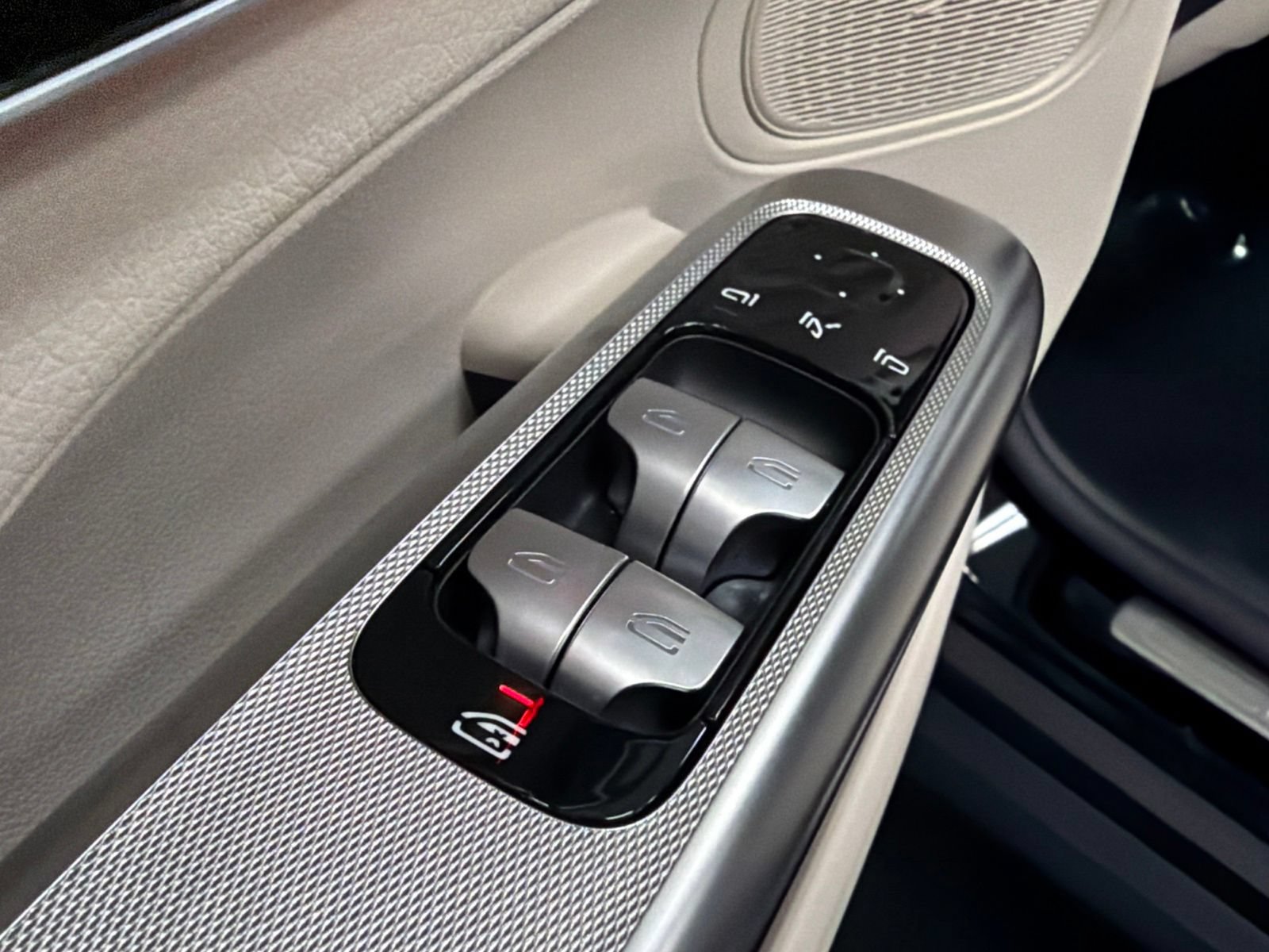 Certified 2026 Mercedes-Benz GLC 300 image 21