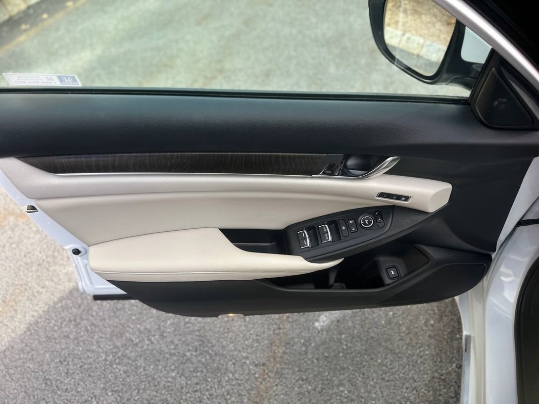 Used 2019 Honda Accord Touring image 11
