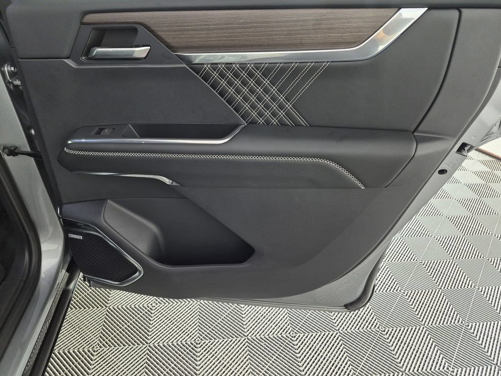 Used 2025 GMC Acadia Denali FWD image 33