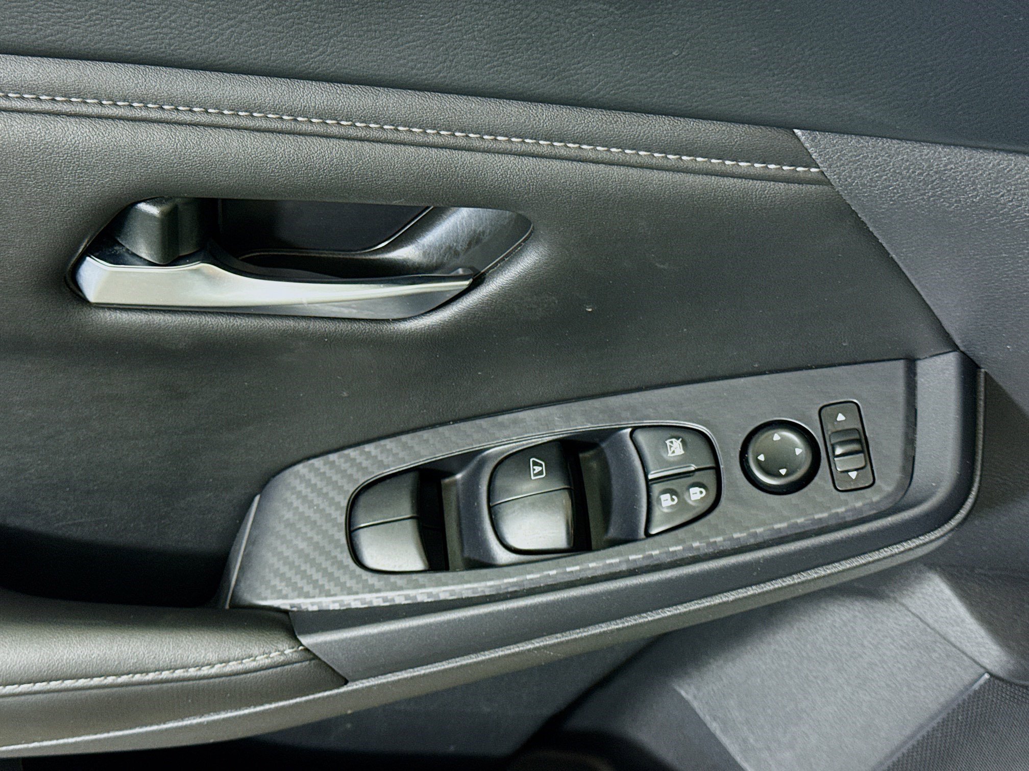 Used 2024 Nissan Sentra SV image 24