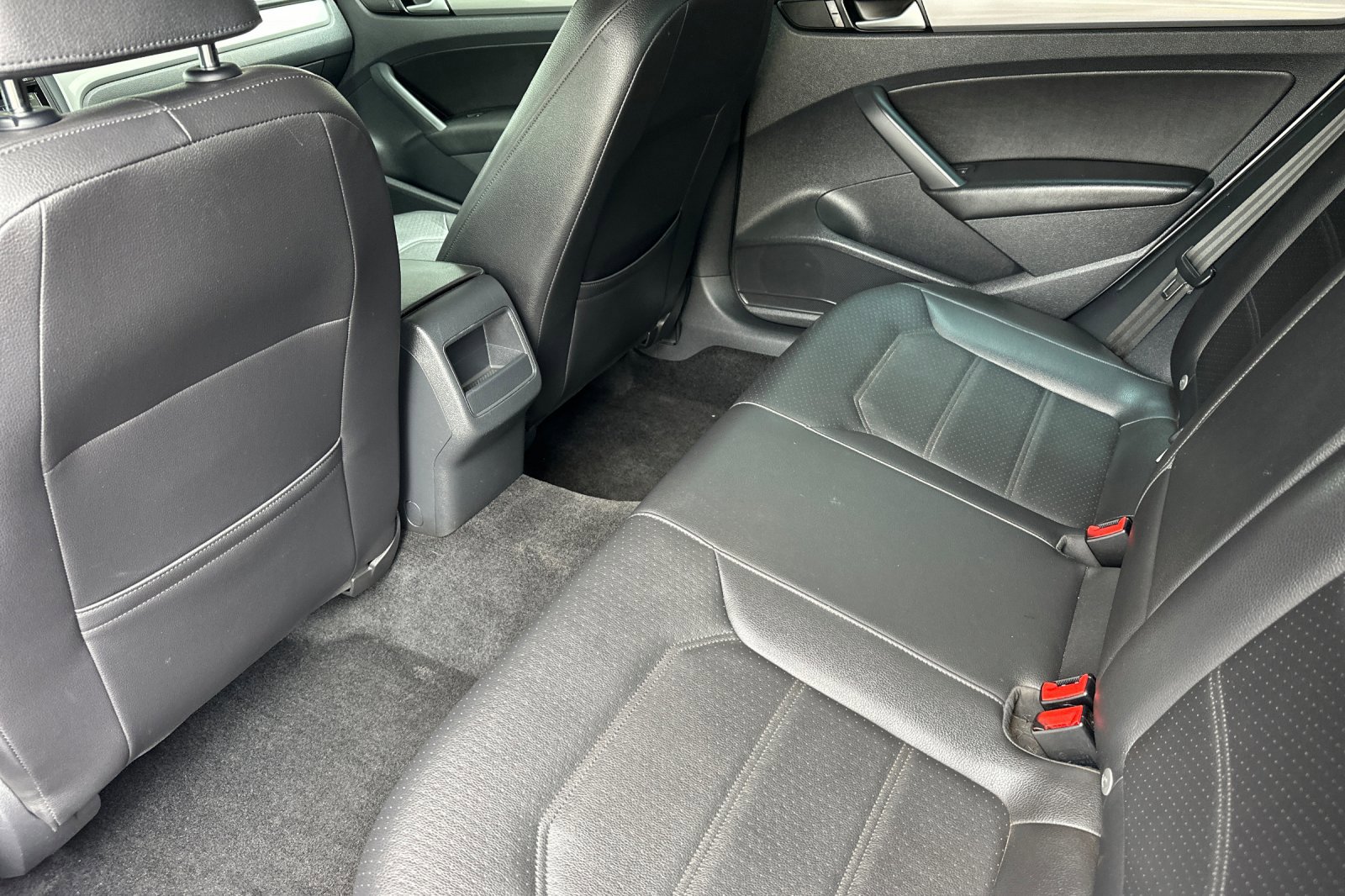 Used 2015 Volkswagen Passat 1.8T FWD image 12