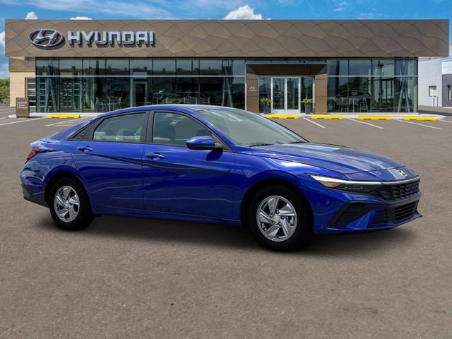 New 2025 Hyundai Elantra SE image 11