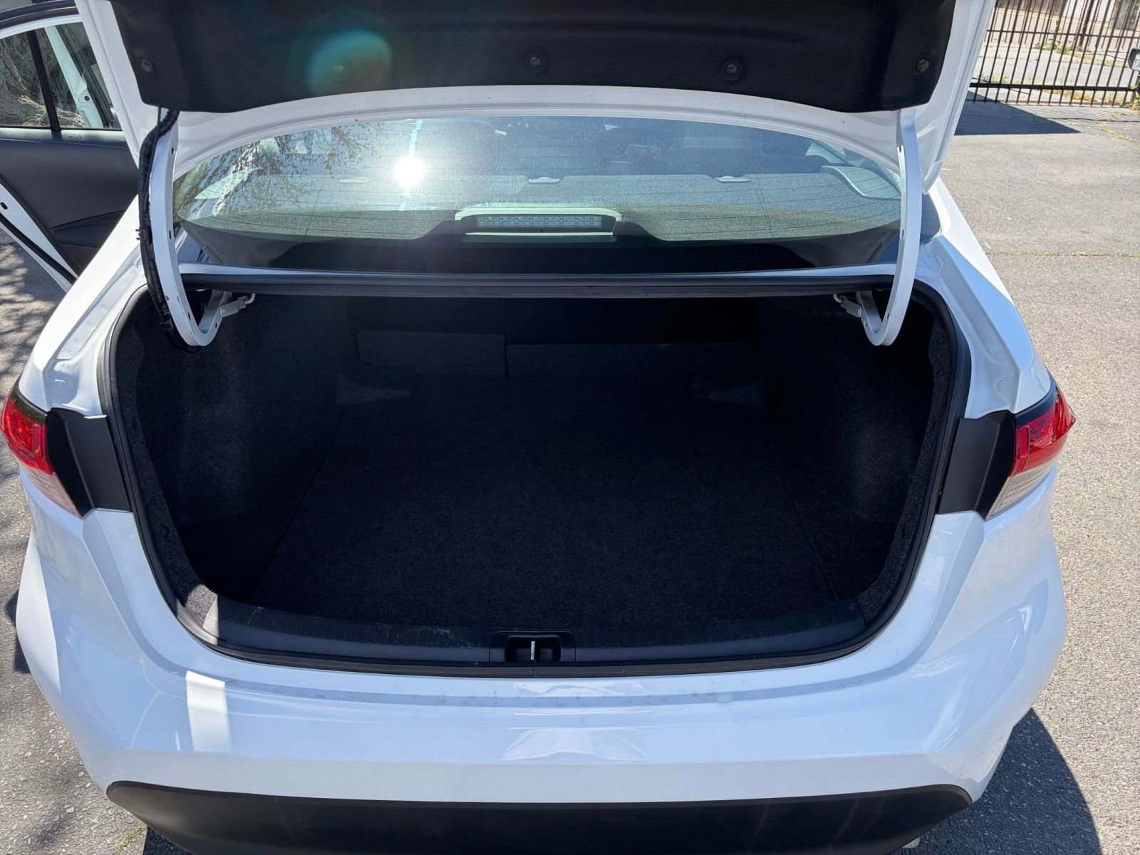 Used 2025 Toyota Corolla LE image 29