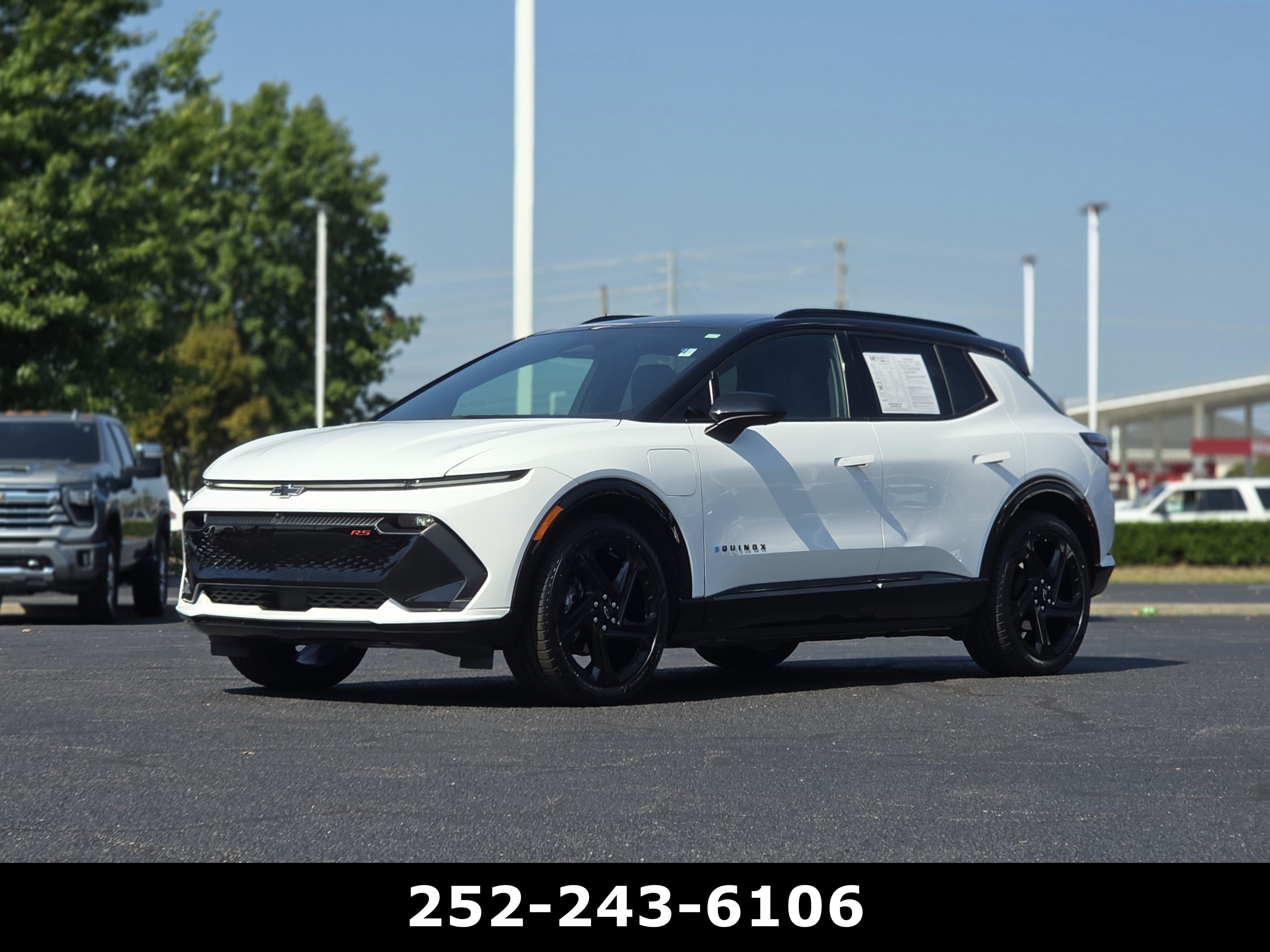 Used 2024 Chevrolet Equinox EV RS FWD image 3