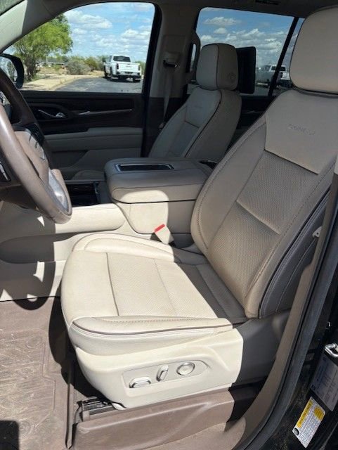 Used 2021 GMC Yukon Denali w/ Denali Premium Package image 8