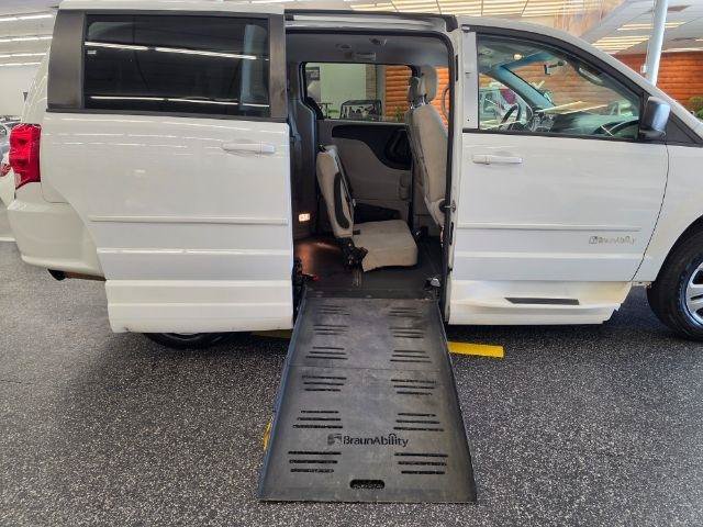 Used 2016 Dodge Grand Caravan SE w/ Quick Order Package 29E SE FWD image 31