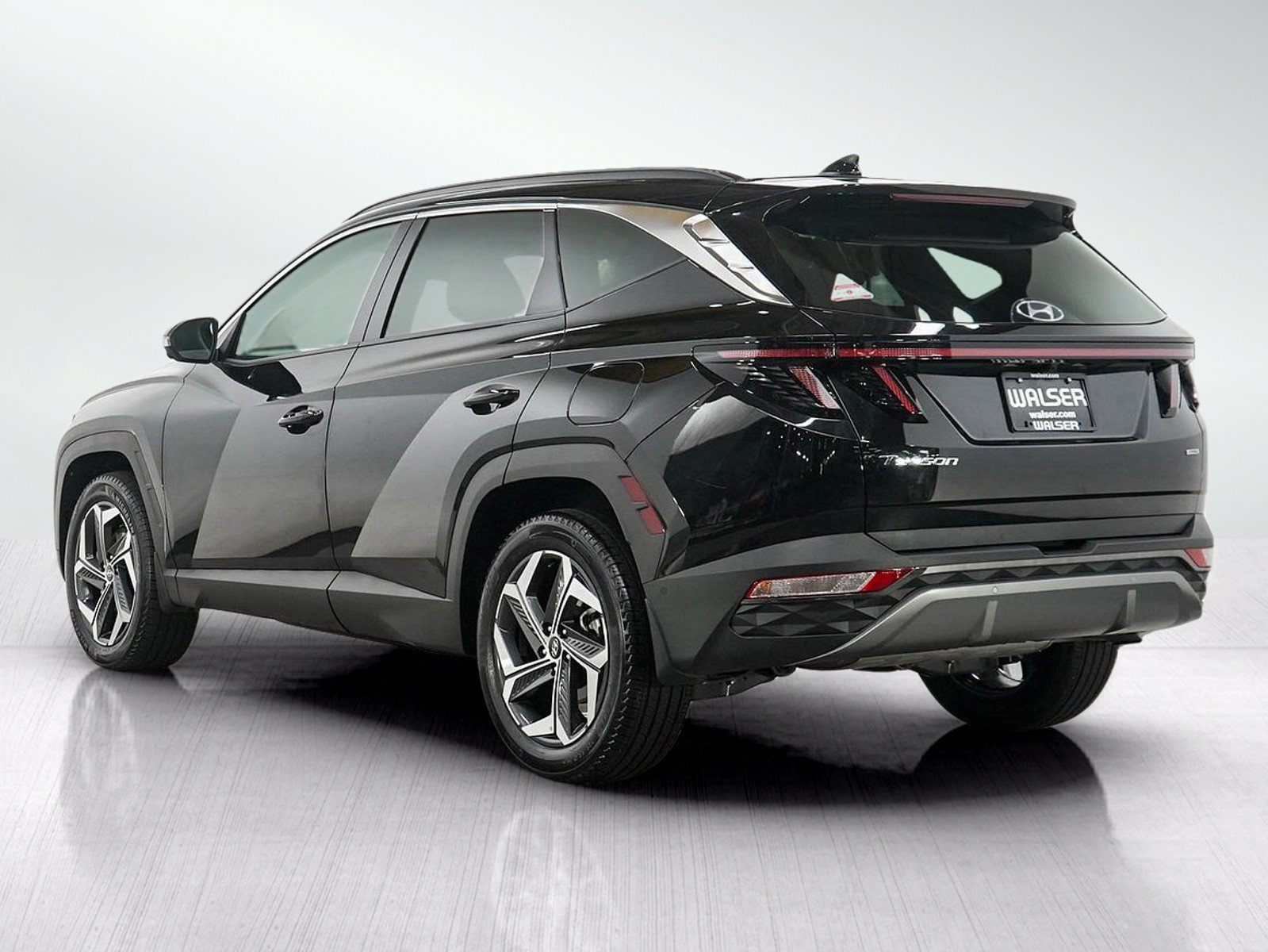 Used 2024 Hyundai Tucson Limited AWD/4WD image 3