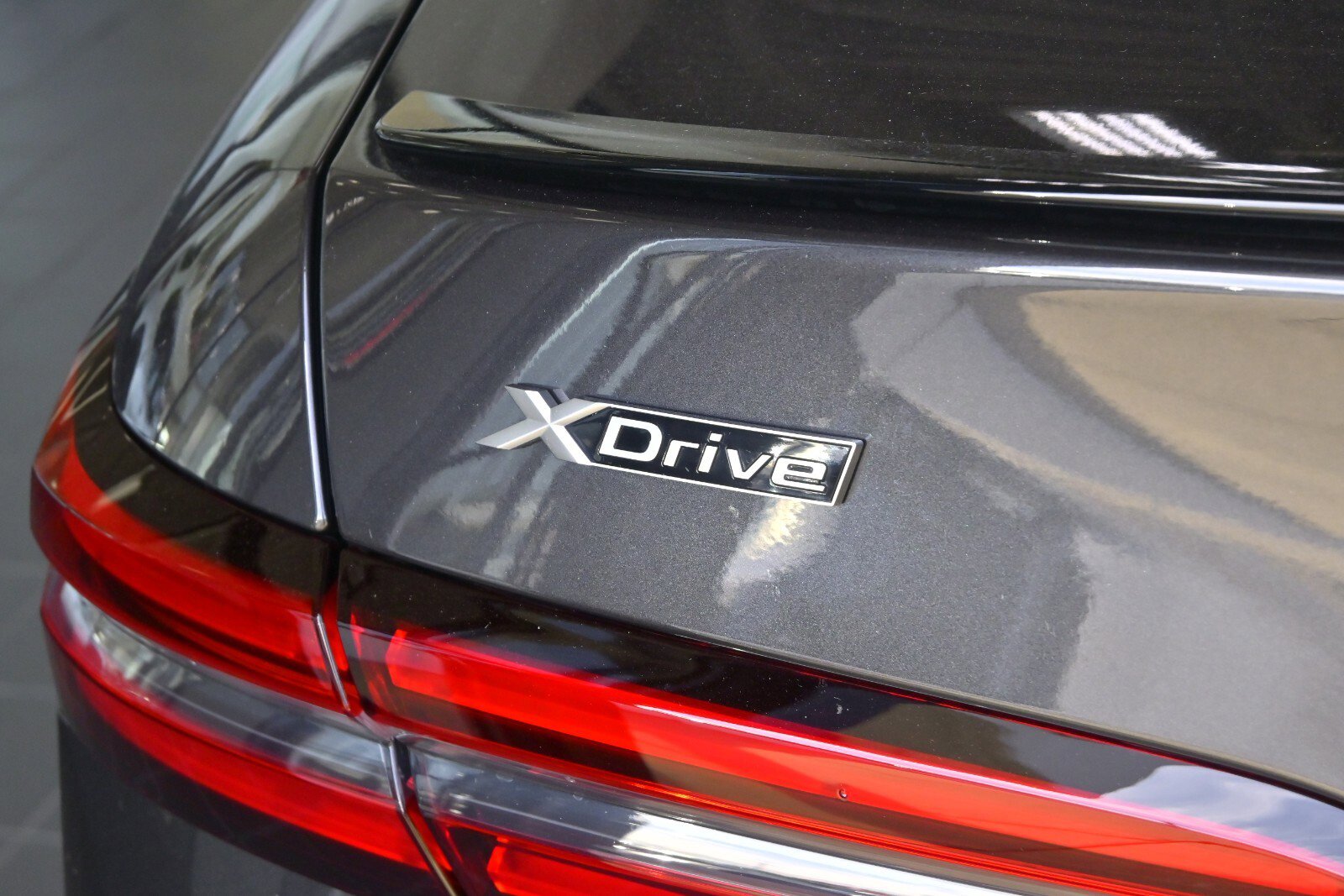 New 2026 BMW 550e xDrive w/ Executive Package image 4