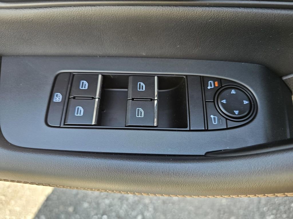 New 2025 MAZDA CX-70 Plug-In Hybrid w/ Premium Pkg image 12