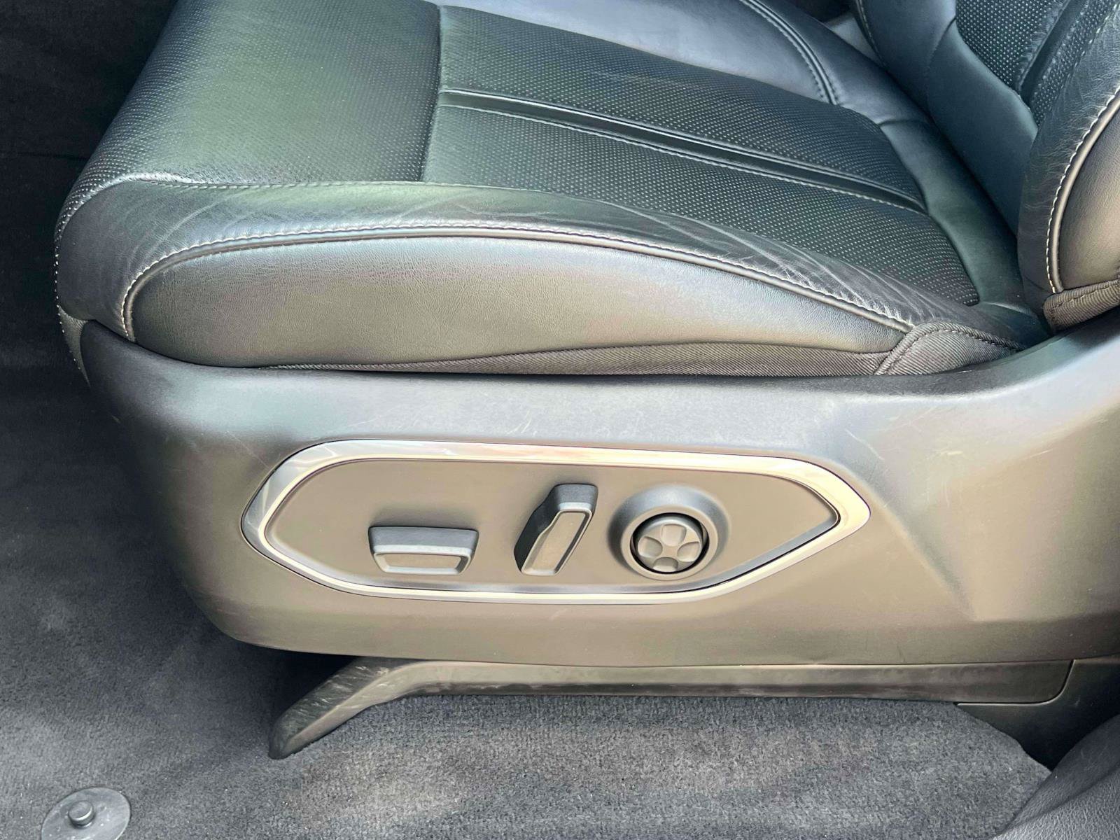 Used 2024 Jeep Wagoneer Series III AWD/4WD image 20