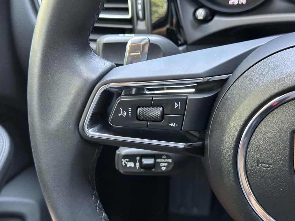 Certified 2025 Porsche Macan image 22