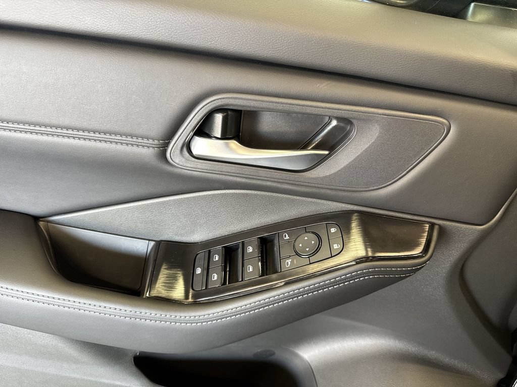 New 2026 Nissan Rogue Dark Armor AWD/4WD image 15