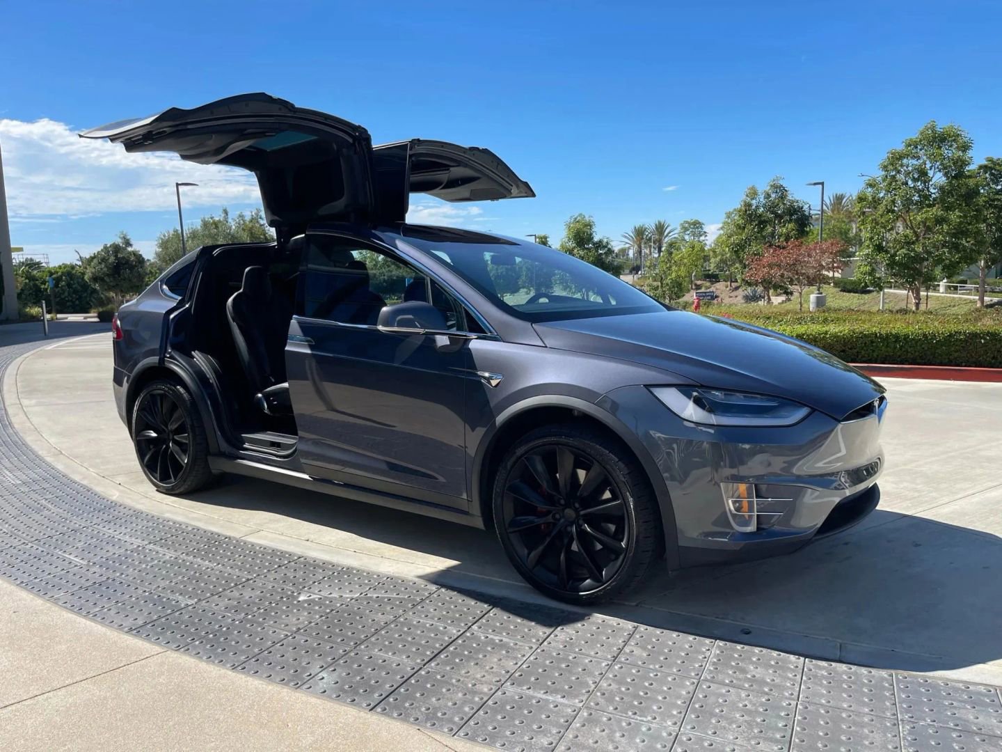 Used 2020 Tesla Model X Long Range AWD/4WD image 3