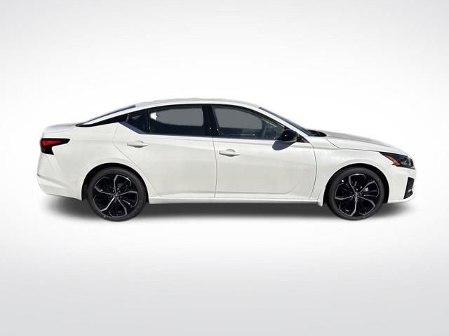 New 2025 Nissan Altima 2.5 SR image 6