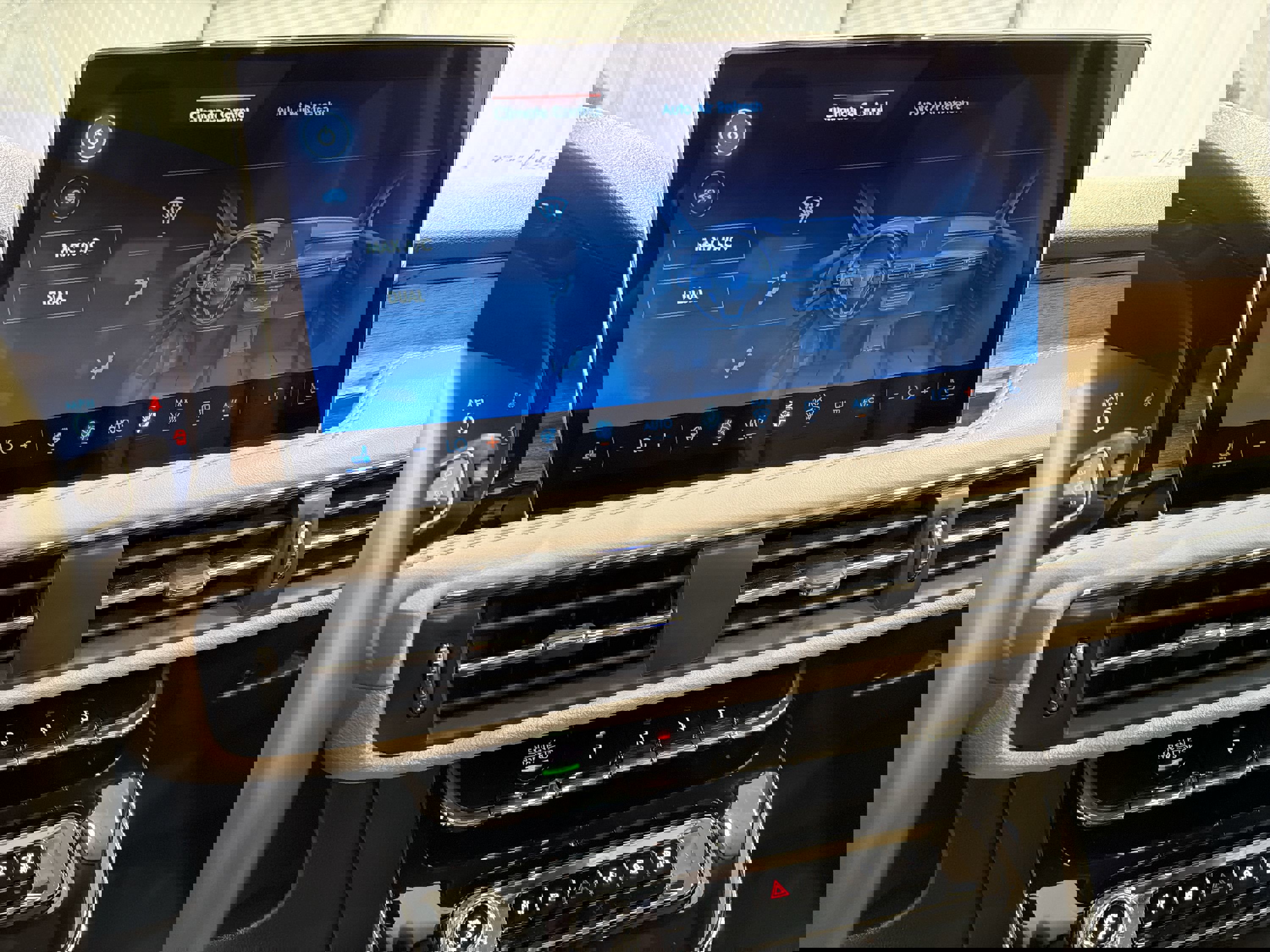 Used 2025 Lincoln Corsair Reserve w/ Equipment Group 202A image 20