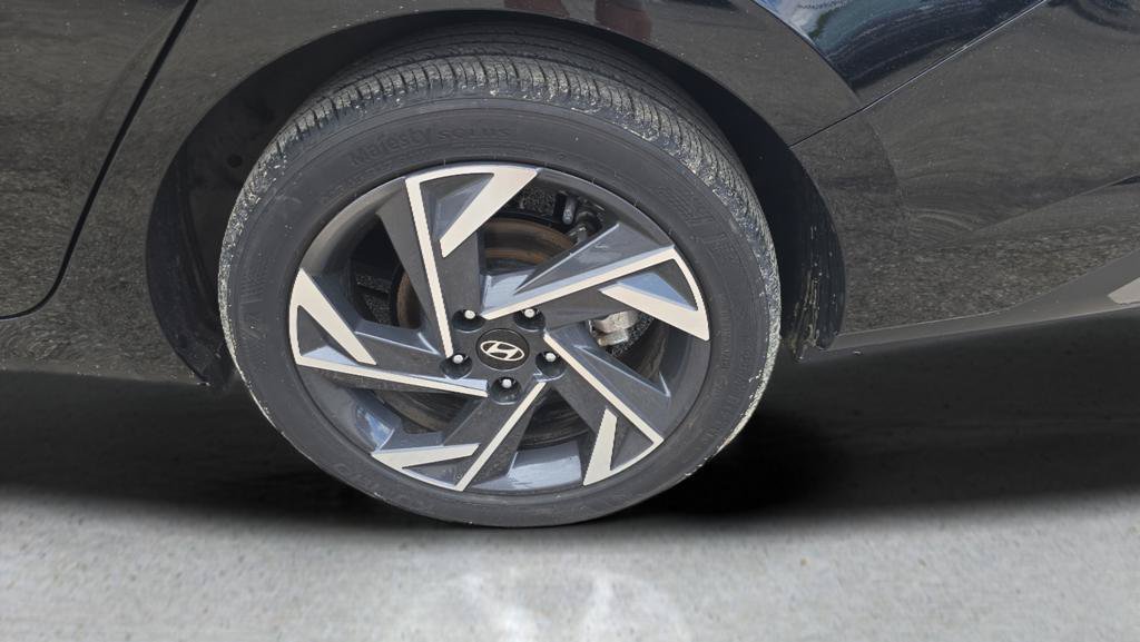 Certified 2025 Hyundai Elantra Sport FWD image 33