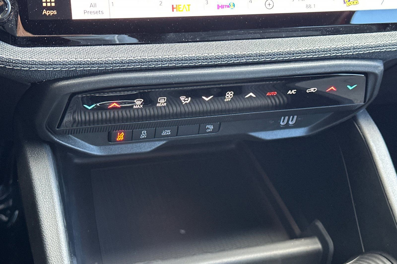 New 2026 Jeep Cherokee Laredo AWD/4WD image 17