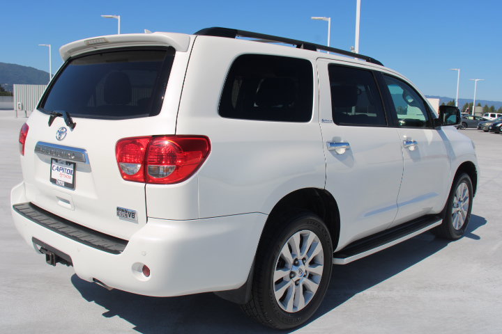 Used 2017 Toyota Sequoia Platinum RWD image 3