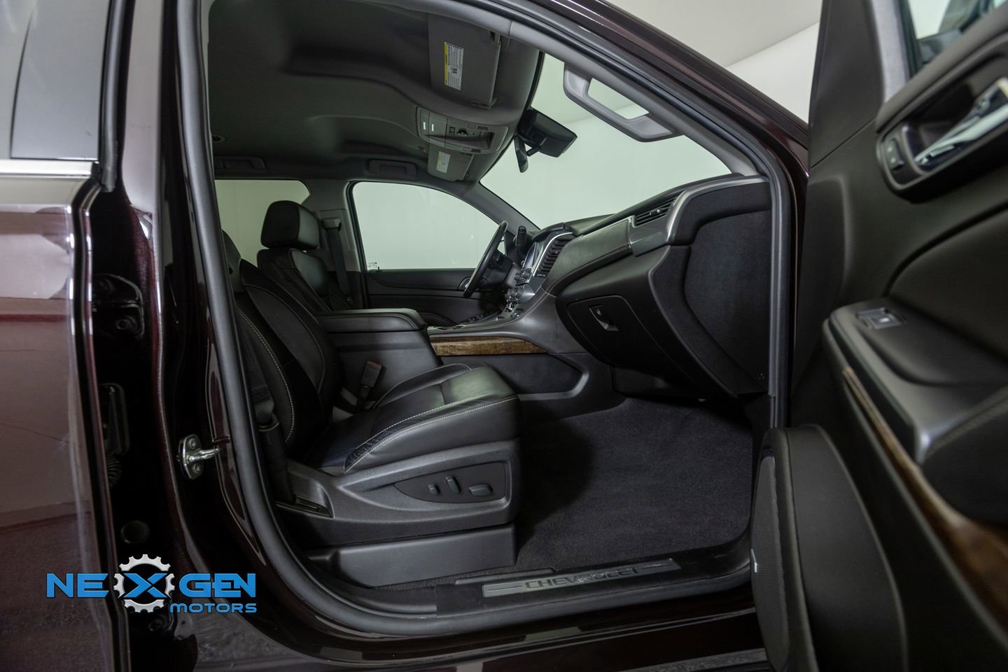 Used 2020 Chevrolet Suburban LT w/ Luxury Package image 42
