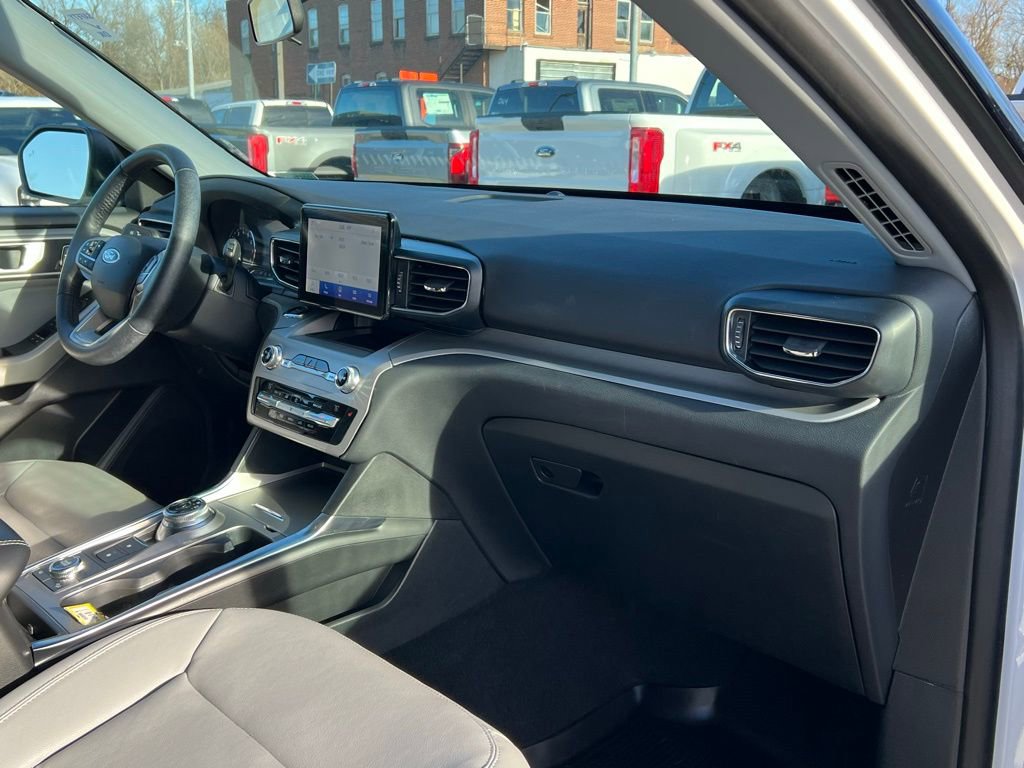 Used 2021 Ford Explorer XLT w/ Equipment Group 202A image 21