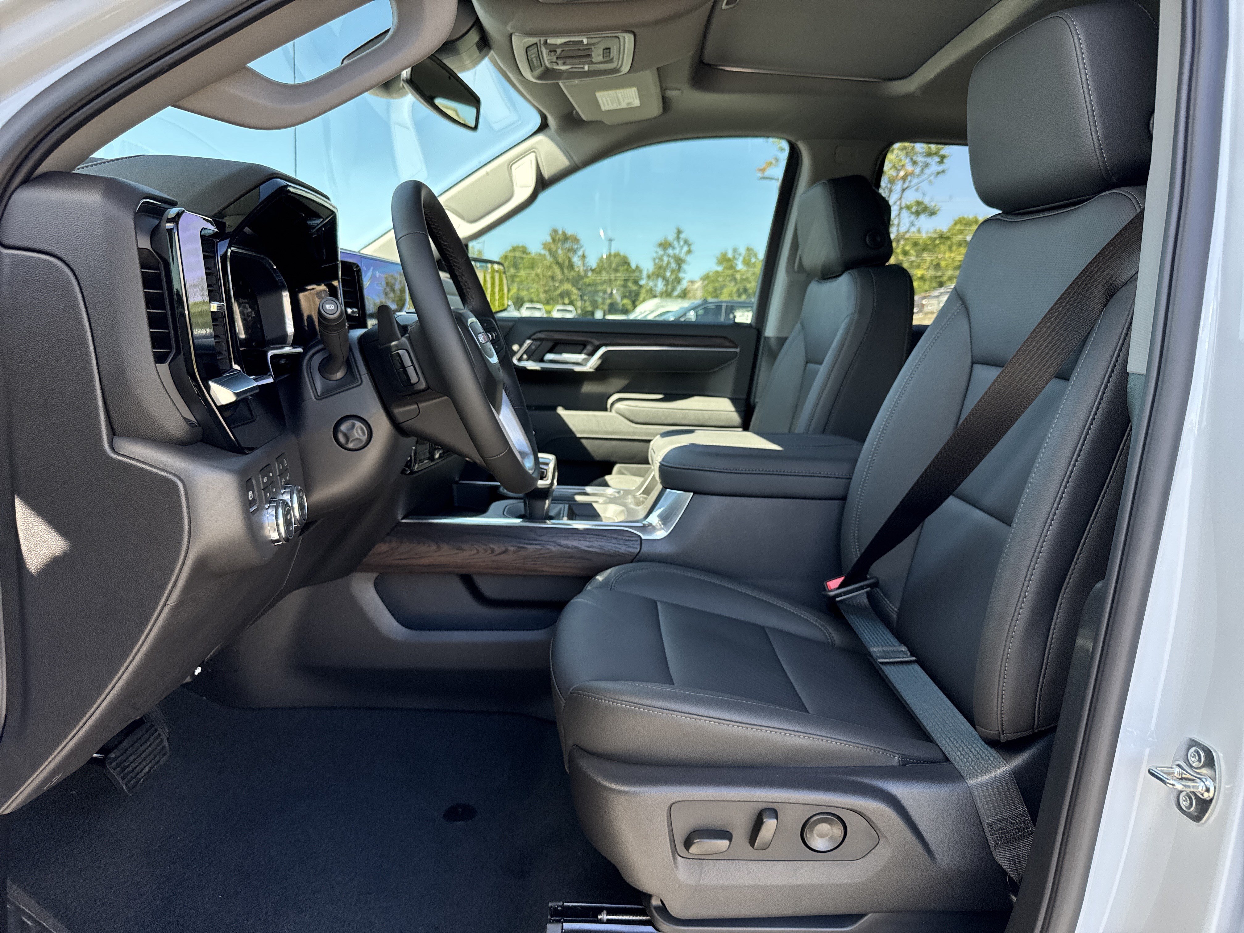 New 2026 GMC Sierra 1500 SLT AWD/4WD image 17