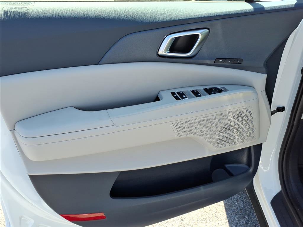 New 2026 Kia Carnival EX FWD image 16