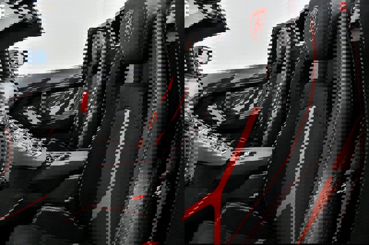 Used 2021 Lamborghini Aventador SVJ image 29