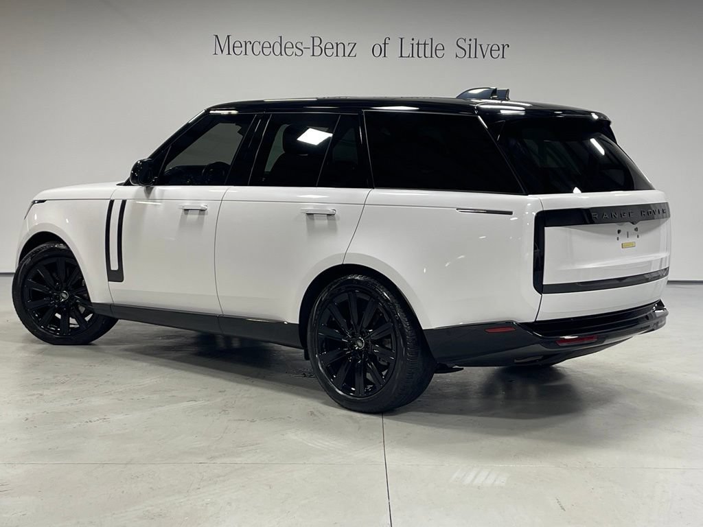 Used 2025 Land Rover Range Rover SE AWD/4WD image 3