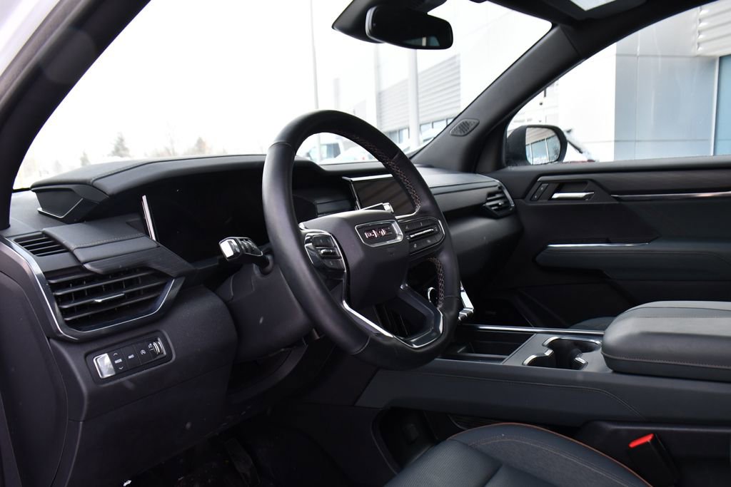 Used 2024 GMC Acadia AT4 w/ Luxury Package image 11