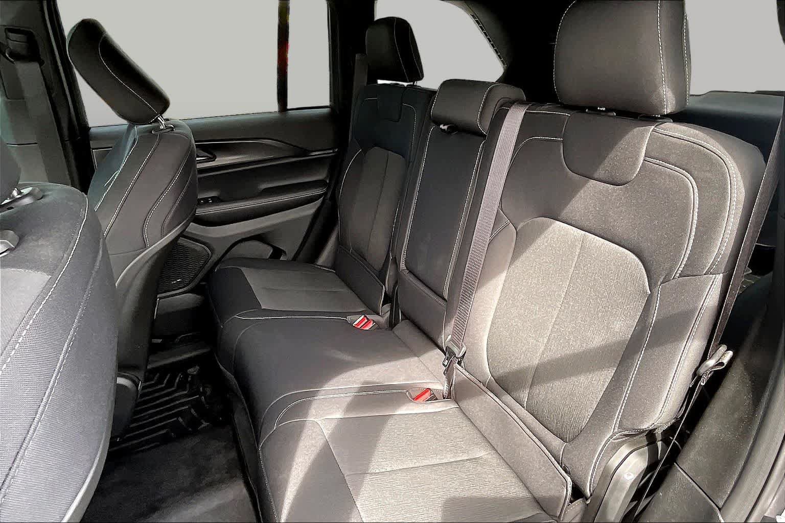 Used 2025 Jeep Grand Cherokee Laredo X w/ Luxury Tech Group I RWD image 25