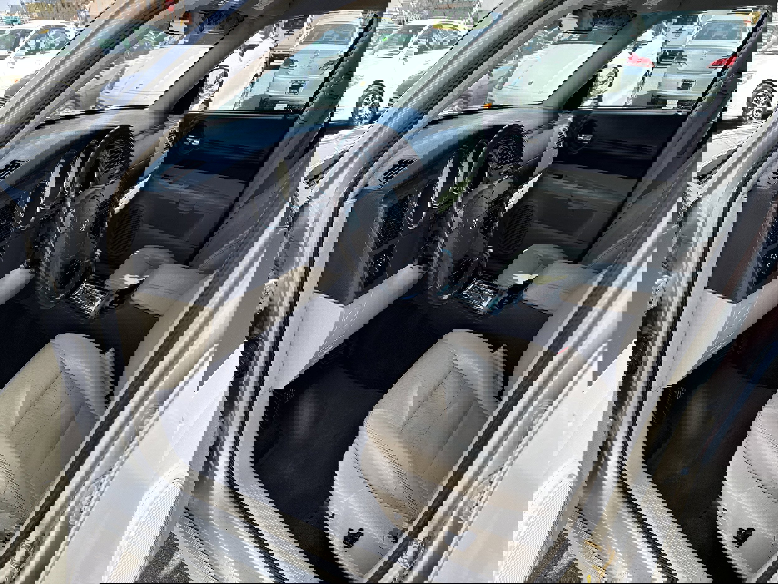 Used 2005 Dodge Magnum SXT w/ Comfort Seating Group image 2