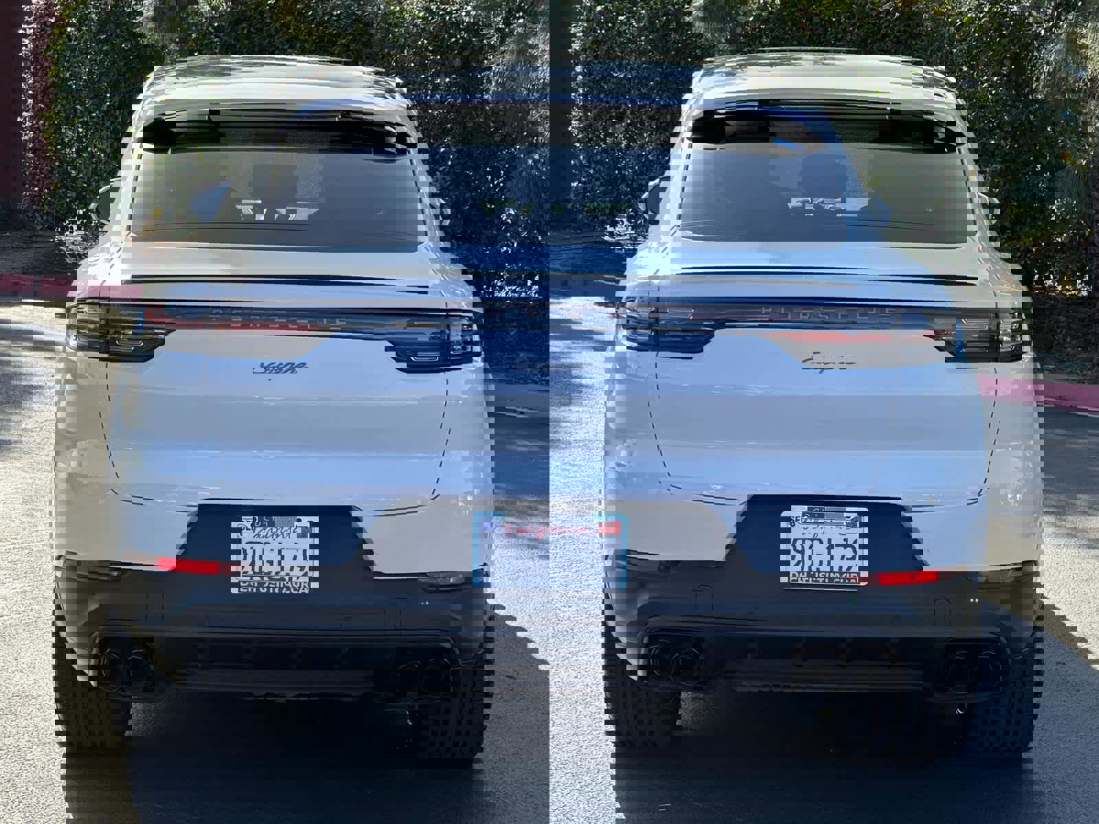 Used 2023 Porsche Cayenne Platinum Edition image 5