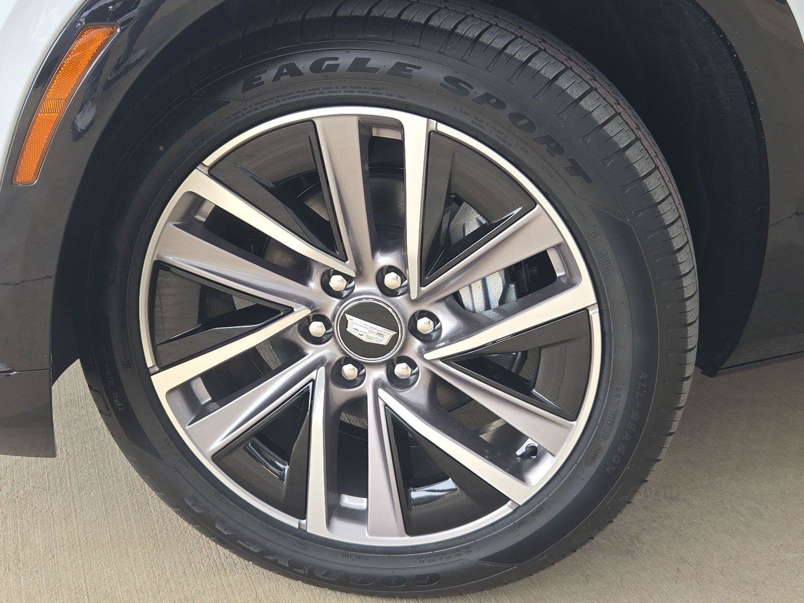 New 2027 Cadillac Vistiq Sport w/ LPO, Floor Liner Package AWD/4WD image 8