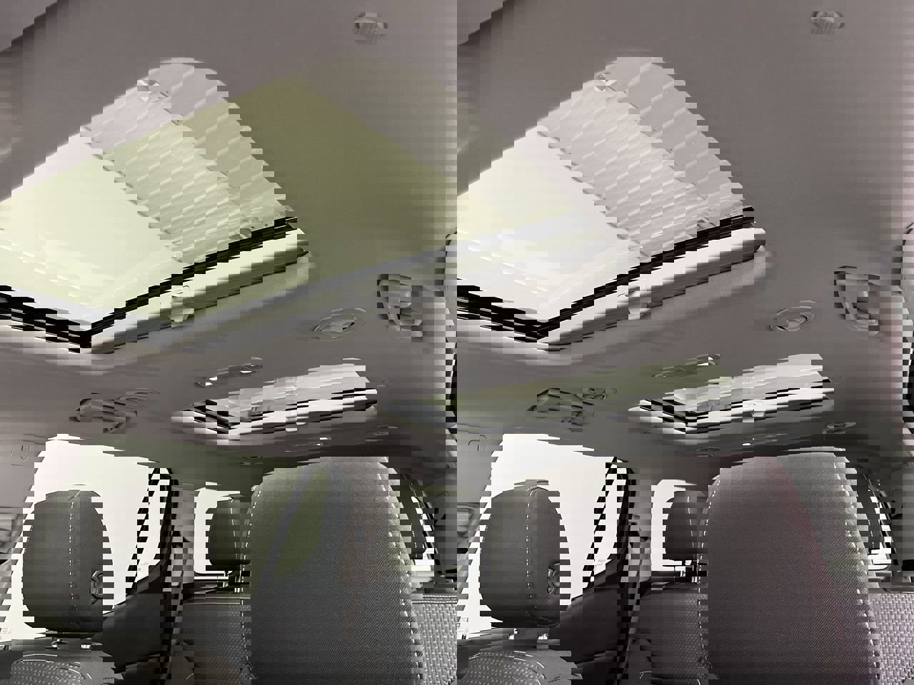 Certified 2023 GMC Acadia SLE w/ Driver Convenience Package image 6