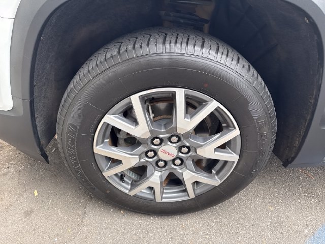 Certified 2023 GMC Acadia SLT FWD image 27