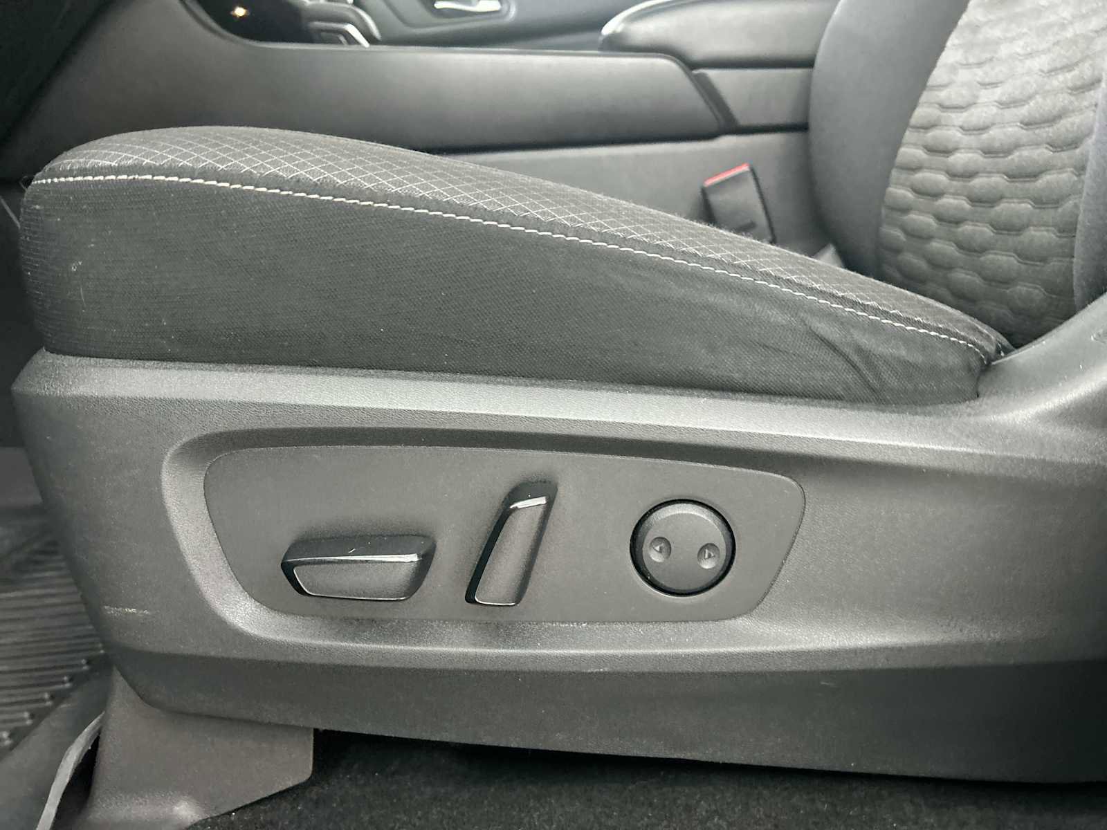 Used 2022 Nissan Pathfinder SV image 14