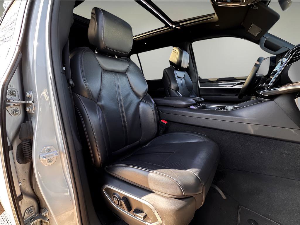 Used 2023 Jeep Wagoneer 4WD w/ Premium Group I image 34